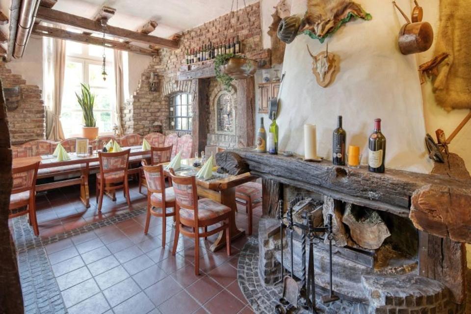 Hotel Restaurant Mathildenhof Pulheim Bagian luar foto
